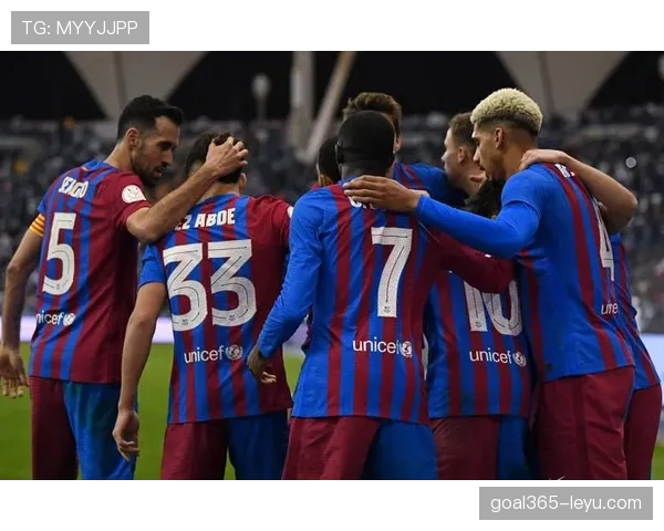 西甲赛季门票抢购一空,球迷热情高涨,焦点对决引爆期待 西甲赛季门票抢购一空,球迷热情高涨,焦点对决引爆期待