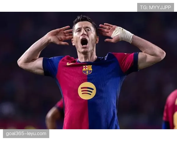 莱万与C罗持续闪耀锋线，杀手本色引热议