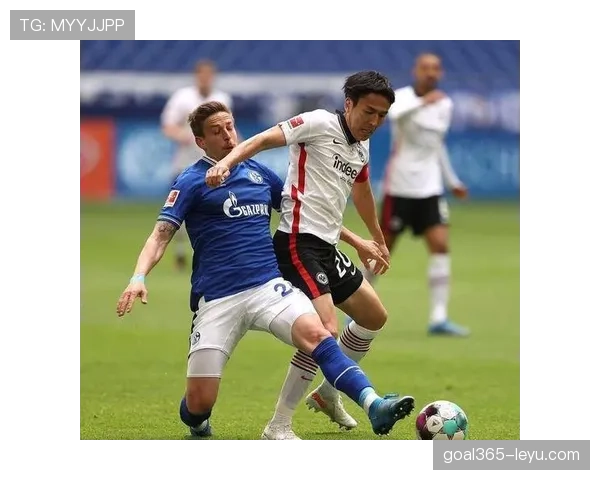 沙尔克04进攻体系焕然一新,整体配合显著提升引关注 沙尔克04进攻体系焕然一新,整体配合显著提升引关注