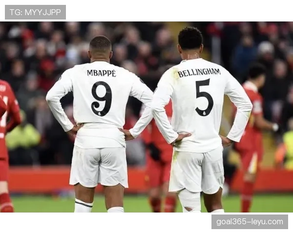 姆巴佩领衔双前锋体系大放异彩,球队战力显著跃升 姆巴佩领衔双前锋体系大放异彩,球队战力显著跃升