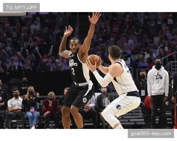 奥格斯堡中路渗透战术奏效,助球队强势逆转引热议 奥格斯堡中路渗透战术奏效,助球队强势逆转引热议