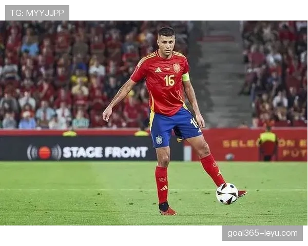 罗德里展现卓越场上视野与精准调度，助力球队表现稳健控制比赛节奏