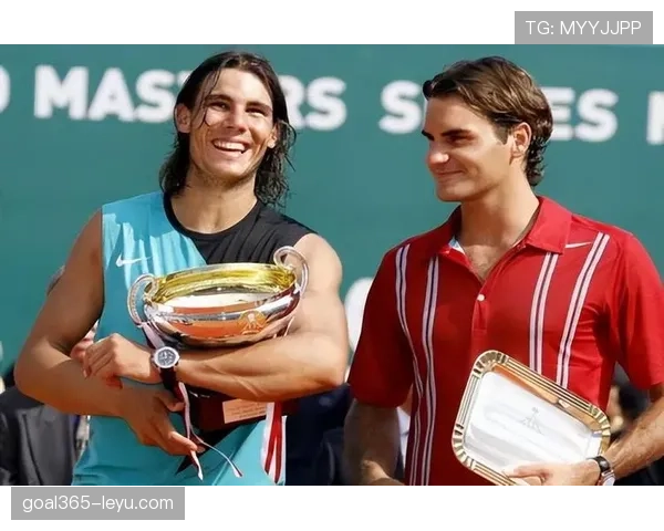 费德勒退役后住的那栋湖边别墅，光草坪修剪费就够我干十年